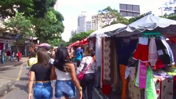 日曜日の市場を歩く人たち カラチ — ストック動画