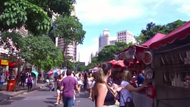 Mensen Lopen Rond Zondagmarkt Karachi — Stockvideo