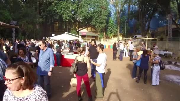 Bezoekers Van Food Court Area Hand Gehouden — Stockvideo