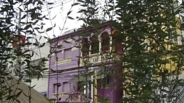 Şirin Mor Yüksek Ev