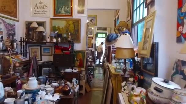 Man Looking Items Antique Shop Forwards — Stock Video