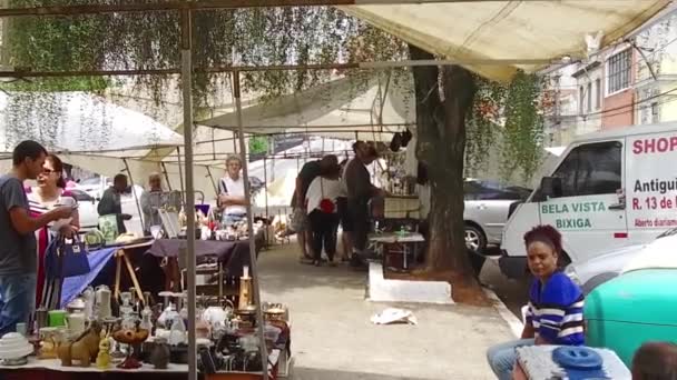 Antiquitätenhändler Auf Dem Bürgersteig Zeitlupe — Stockvideo
