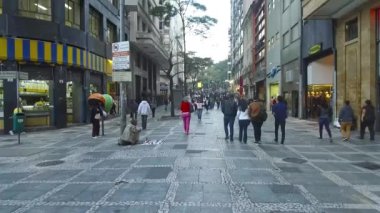 Yürüyen İnsanlar - Statik Dönüştürücü.