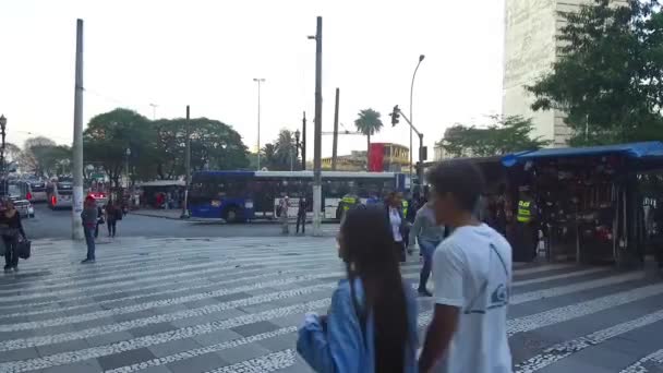 交通信号の端にブラジル警察警備隊 手が開催 — ストック動画