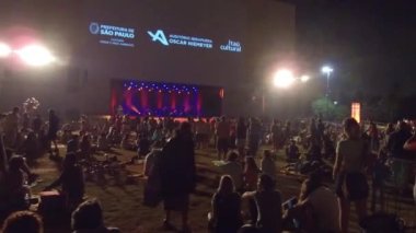 Müzik Sahnesinde Seyirciler