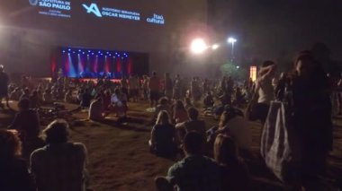 Müzik Sahnesinde Seyirciler