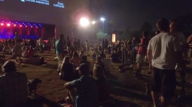 Müzik Sahnesinde Seyirciler