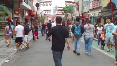 Sao Paulo 'daki Küçük Yolu Tamamlayan Kalabalık