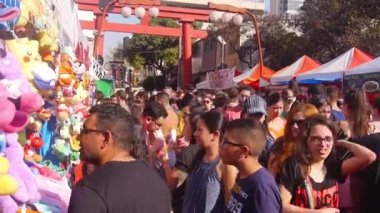 Japon Festivali ziyaretçileri 
