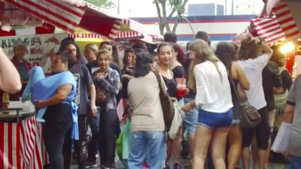 Women Joking Food Stand Sao Paulo Slow Motion — Stock Video