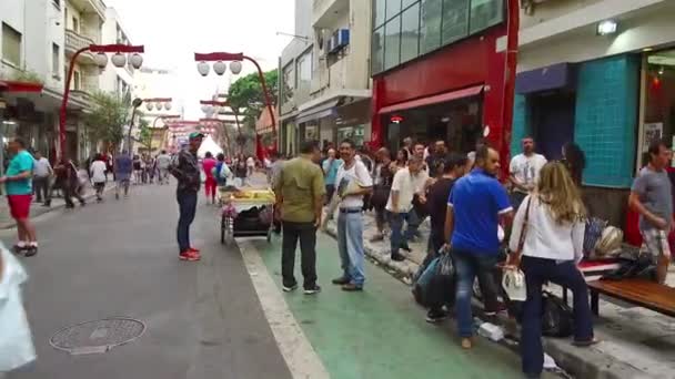 Vendedor Frutas Frescas Uma Rua Pequena São Paulo Forwards — Vídeo de Stock