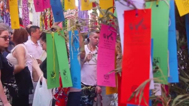 Papeles Bellamente Coloreados Festival Japonés Sao Paulo Dolly Right Left — Vídeos de Stock