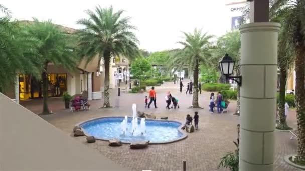 Small Children Playing Fountain Forwards — Stock Video