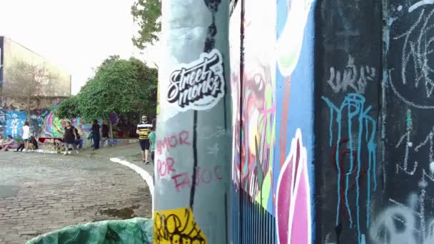 Atividade Visitante Lugar Cheio Graffiti — Vídeo de Stock