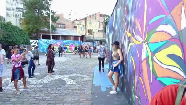 Atividade Visitante Lugar Cheio Graffiti — Vídeo de Stock
