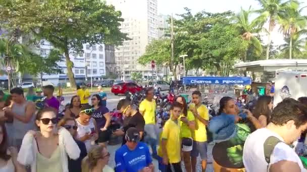 Braziliaanse Fans Ondersteunen Het Braziliaanse Nationale Team — Stockvideo