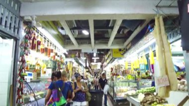 Brazilian shopping at the Municipal market in Belo Horizonte - Tilt Down