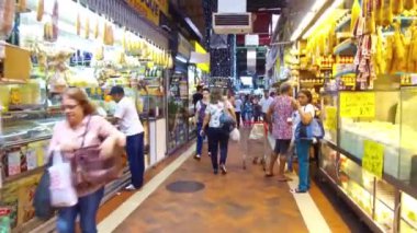 Tour guide talking at the Municipal market in Belo Horizonte