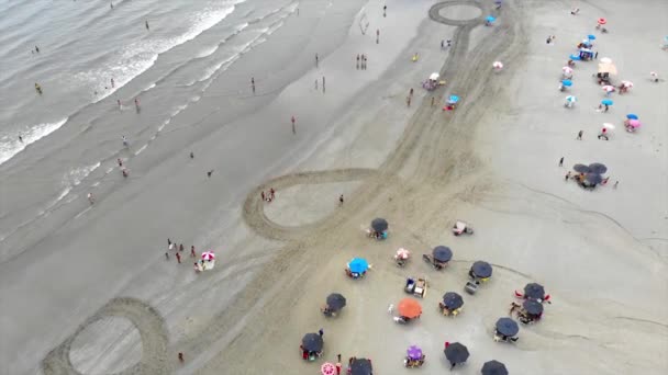Brezilya Yoğun Bir Plajın Üst Hava Manzarası — Stok video