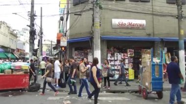 Trafik ışıklarında insan etkinlikleri - İleri