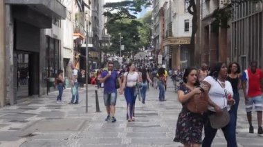 Stone Caddesi 'nde Birlikte Yürüyen Romantik Çiftler