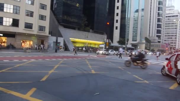 Autocarros Pretos Brancos Cidade São Paulo Pan Direita Para Esquerda — Vídeo de Stock