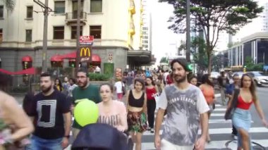  Zebra geçiş şehrin insanları