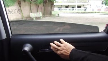  Siyah Kapılar ve Araba Penceresi - Elle tutulur