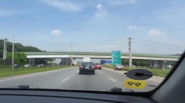 Caddenin Atmosferi At Binicileri Heykeli Manzaralı - El Tutuşu.