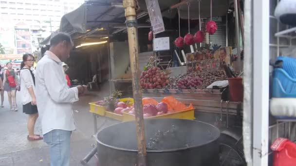 Man White Fruit Shop Coffee Milling Petaling Street Hand Held — Stock Video