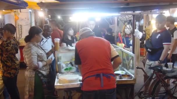 Gruppo Clienti Coda Acquistare Street Food Mercato Notturno Melaka Jonkar — Video Stock