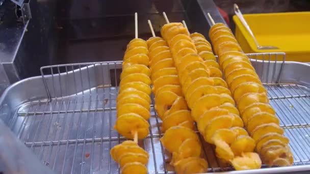 Rouleaux Pommes Terre Qui Semble Délicieux Sur Melaka Jonkar Street — Video