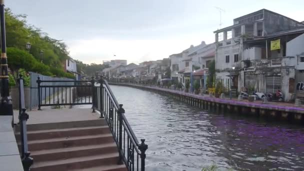 River Beautiful Pink Lights Housing Melaka Jonkar Street Hand Held — Stockvideo
