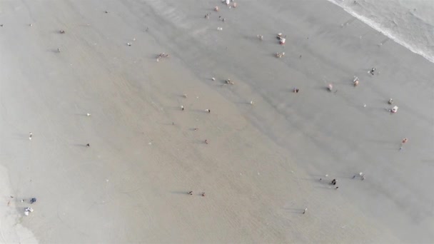 Sea View Top Aerial View Visitors Playing Beach Beautiful Waves — ストック動画