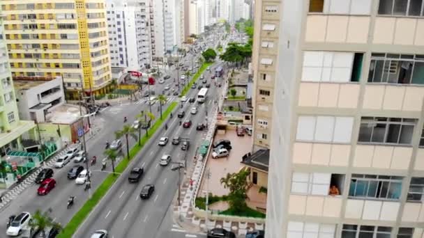 Aerial View Busy Road Buildings Island City — стокове відео