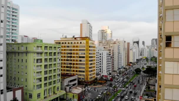 Aerial View Busy Road Buildings Island City — Αρχείο Βίντεο