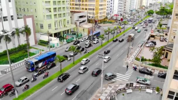 Top Aerial View Busy Road Traffic Island City Crane Downwards — Αρχείο Βίντεο