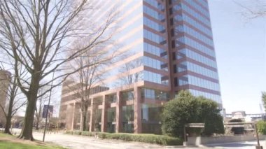  Atlanta 'daki kahverengi ofis binası.