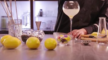 Add Ice to the Liquid Mix