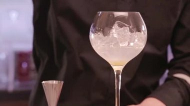 Add Ice Cube With Gradually