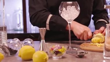 Cut Thin Lemon With a Knife