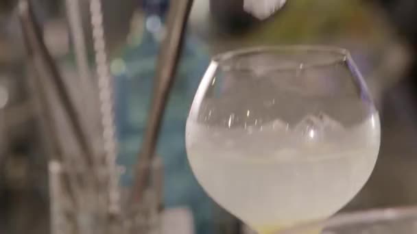 Yuzu Gin Tonic Drink Background Close — Stockvideo