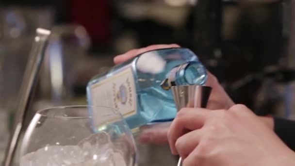 Pouring Liquid Jigger Cup — стоковое видео