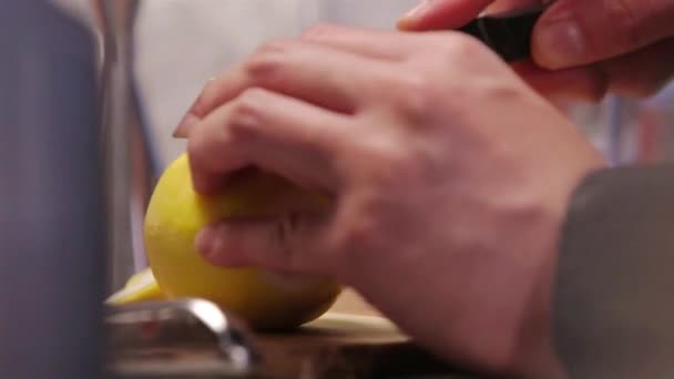 Cut Fresh Lemon Fruit Pull Focus — Vídeo de Stock