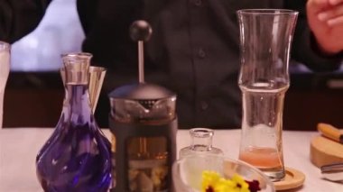 Put Lots of Ice Cubes Into a Glass - Slide Left To Right.