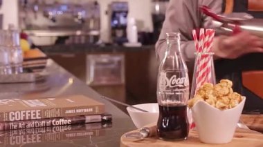 Krem şanti tepesi ekleniyor 