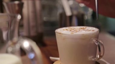  Kremanın Üzerine Bir Desen Yap