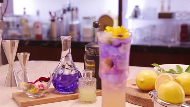 Appearance Drinks Garnish Flowers Zoom Out — Video Stock