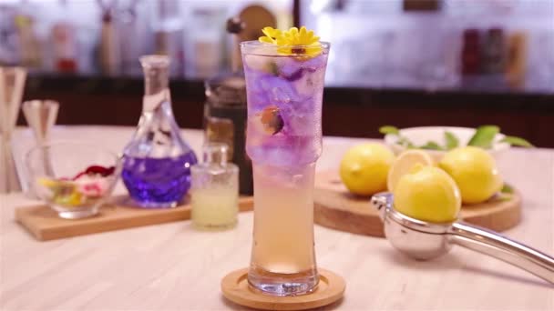 Beautiful Drink Appearance Garnish Flowers Pull Focus — Video Stock