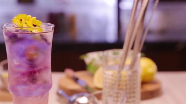 Garnish Beautiful Flowers Purple Drinks Pan Right Left — Stock video